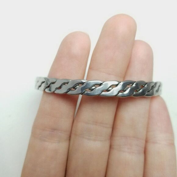 Vintage Silver Tone Cuff Bangle Bracelet, Twist Design, Stacking Unisex Estate - Picture 2 of 5